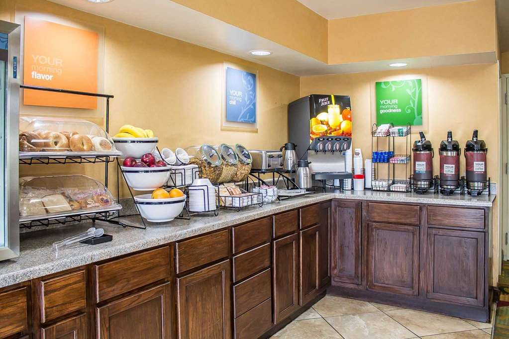 Quality Inn Мерисвил Ресторант снимка